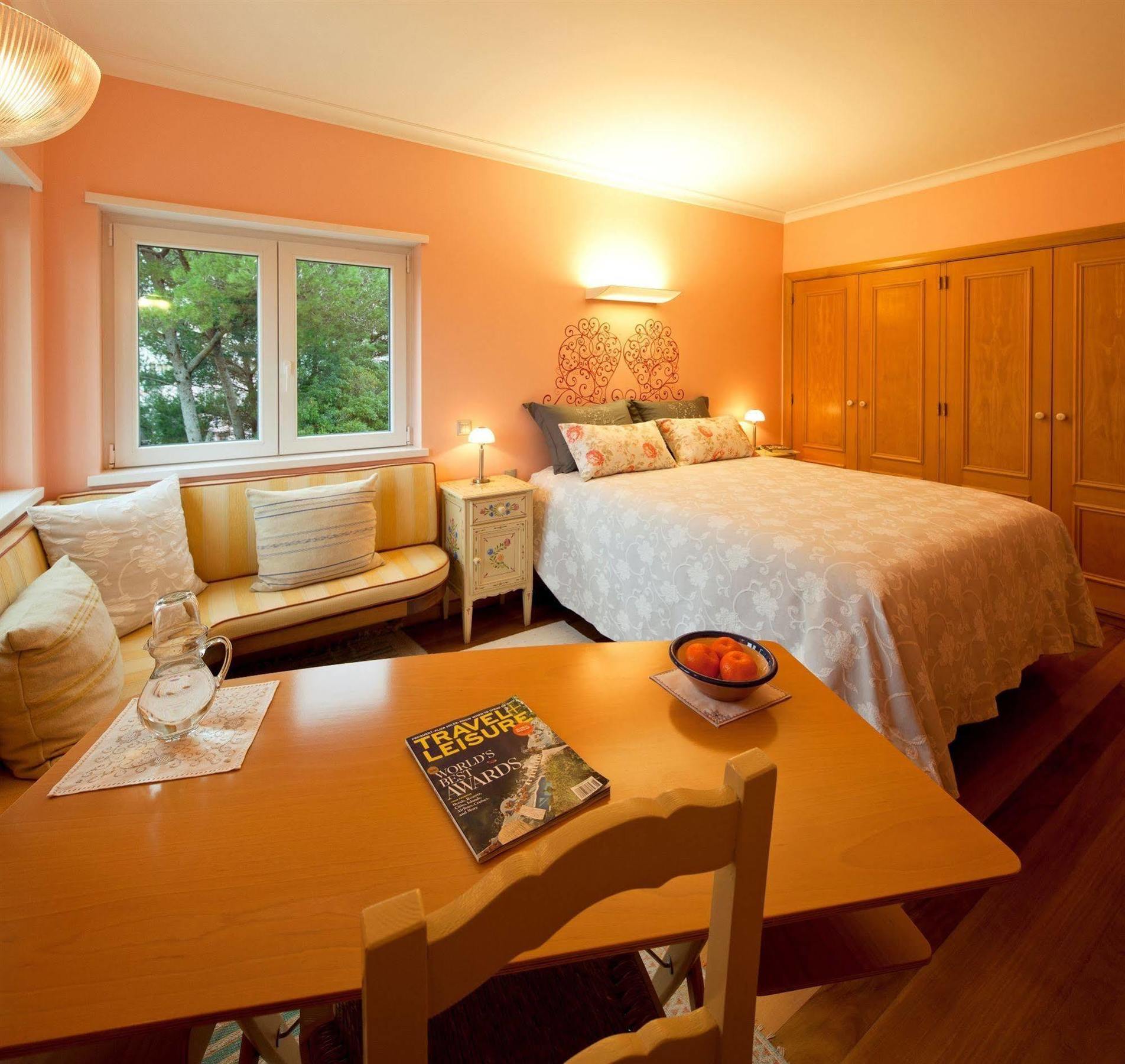 Dolce Vita Guesthouse Ештуріл Екстер'єр фото